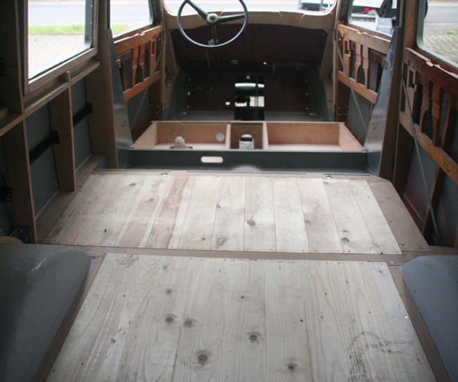 Framo Bus nach der Restauration im Rohbau